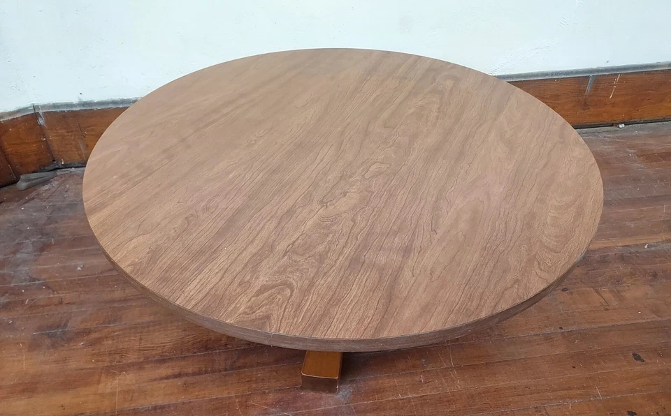 Soportes de mesa de centro redondos de roble macizo de 42" de alto con tapa giratoria BONITO estado Foto 2 de 4