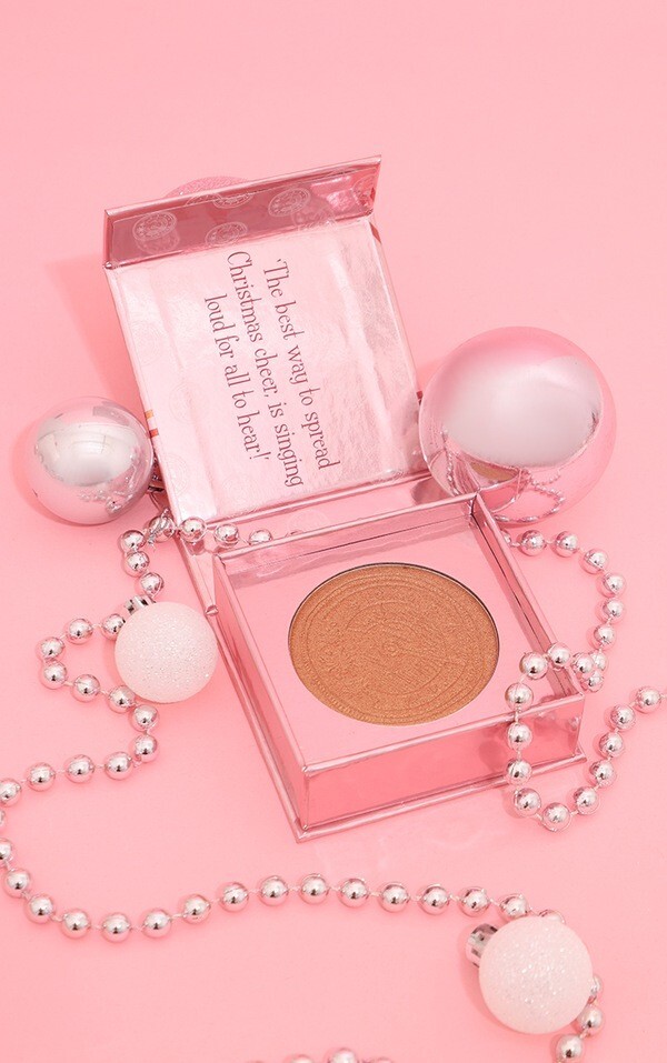 I Heart Revolution x Elf Christmas Cheer Highlighter Papa Elf Medium Skin tones