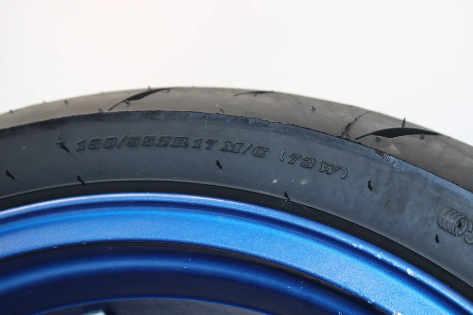 Kawasaki Ninja ZX6R 2001 llanta trasera con neumático Foto 3 de 4