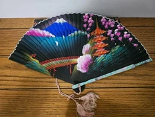 VINTAGE FAN HAND PAINTED ASIAN WITH BOX