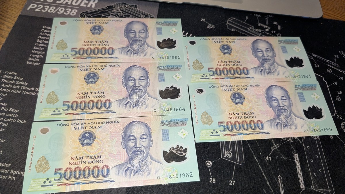 Currency Album 1 Million Vietnamese Dong - 2 X 500,000 VND Polymer  Banknotes (UNC Condition) One Million