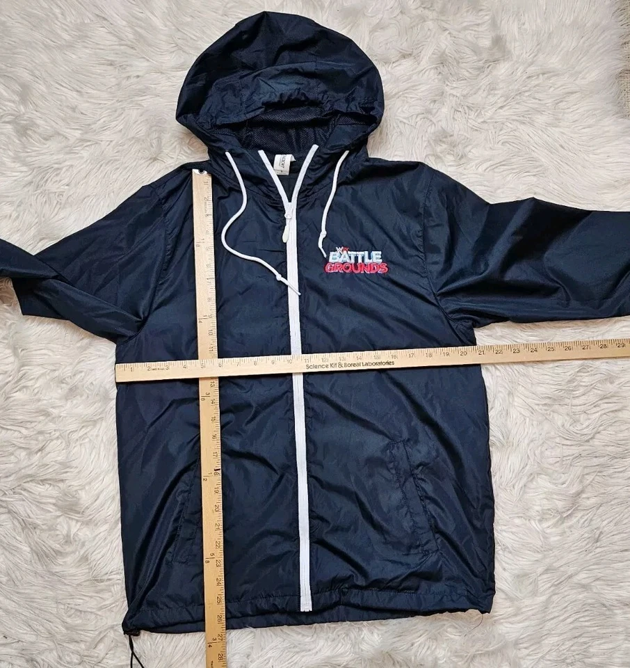 Jaqueta promocional WWE 2K Battlegrounds corta-vento zíper completo tamanho pequeno masculina - Imagem 4 de 4