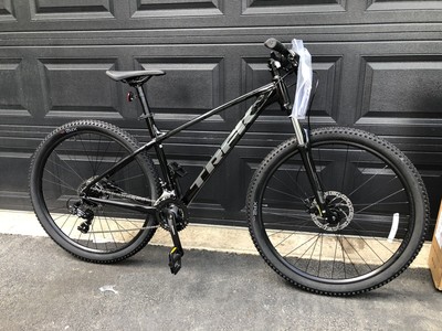 trek marlin 5 black and pink