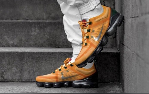 nike air vapormax canyon gold