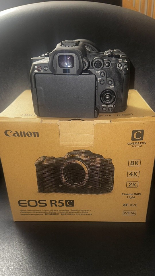 Canon EOS R5 C RF24105mm F4 L is USM Lens Kit 8K/60P FF Sensor Pro