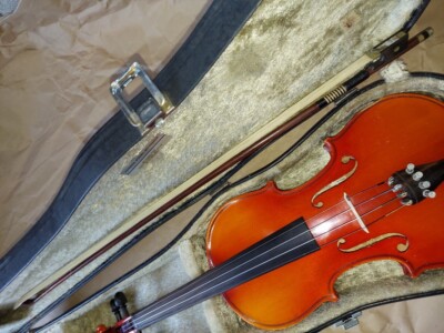 Suzuki 220 (3/4 Size) Violin, Japan, 1989. w/ case & bow, Very
