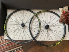 Oval 524 tubeless center lock disc wheelset 700c