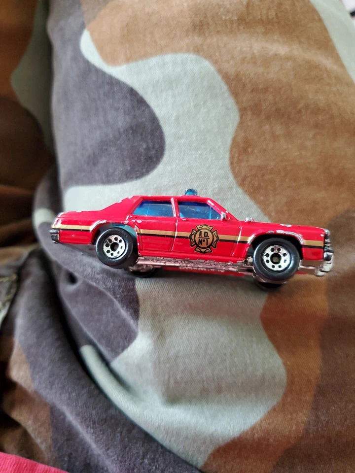 Matchbox Ford LTD Fire Chief Car - Fire Dept. Vintage 1987 - Red,VHTF, rare - Image 3 of 4