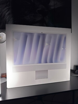 iMac with apple m4 chip, comes with the Apple keyboard and Apple mouse 