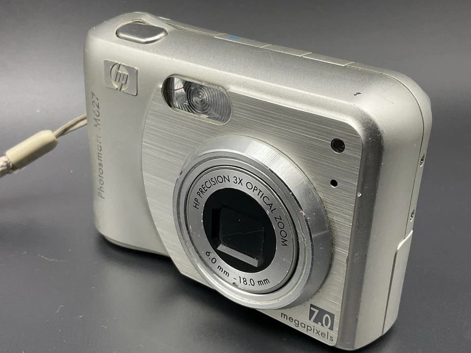 HP Photosmart Digital Camera Model M627 7.0MP Silver - Tested & Working - Image 2 of 4