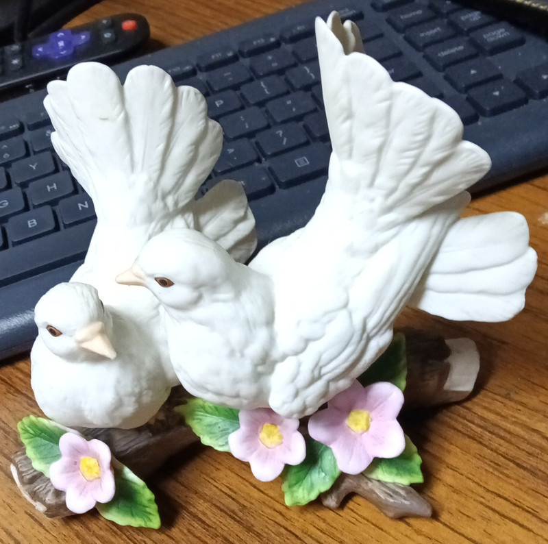 Dove Pair Porcelain Figurine with Flowers Decorative Collectible