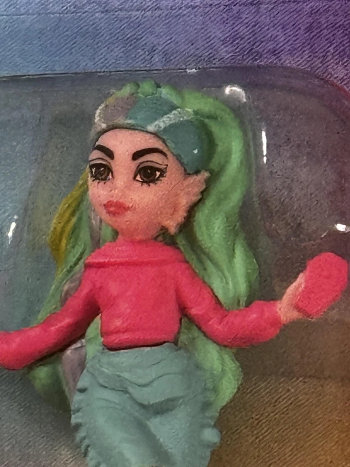 Juego de 4 mini figuras Monster High Draculaura Frankie Stein Clawdeen Lagoona nuevas Foto 3 de 4