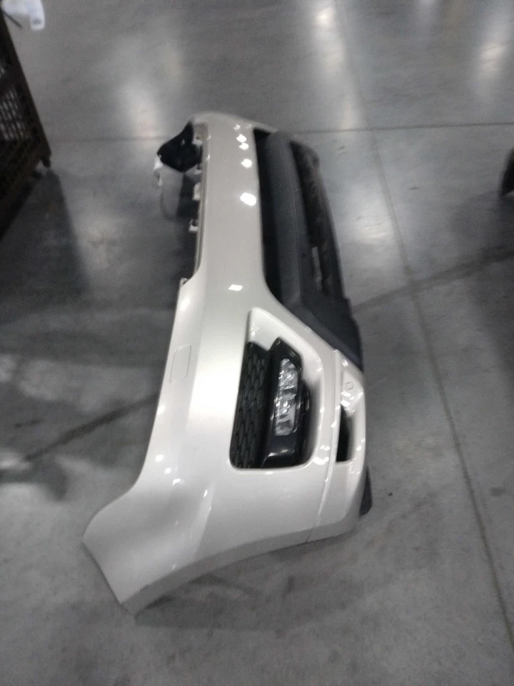Used Front Bumper Assembly Front fits: 2016 Land rover Range rover sport Autobio - Imagem 2 de 4