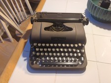 Vintage Underwood Manual Typewriter thumbnail