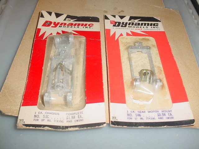 DYNAMIC MODELS---# 51C COMPLETE CHASSIS & #546 REAR MOTOR MOUNT