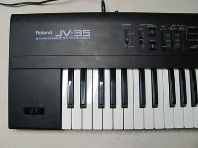 ROLAND JV-35 EXPANDABLE SYNTHESIZER 61KEYS 28 VOICES KEYBOARD