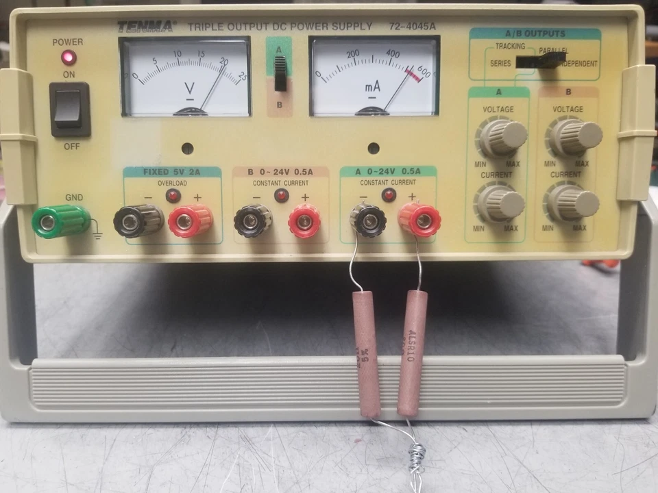 Fuente de alimentación triple salida 2x25V @ 0.5A o 25V @ 1A o 50V @ 250mA TOTALMENTE PROBADA Foto 2 de 4