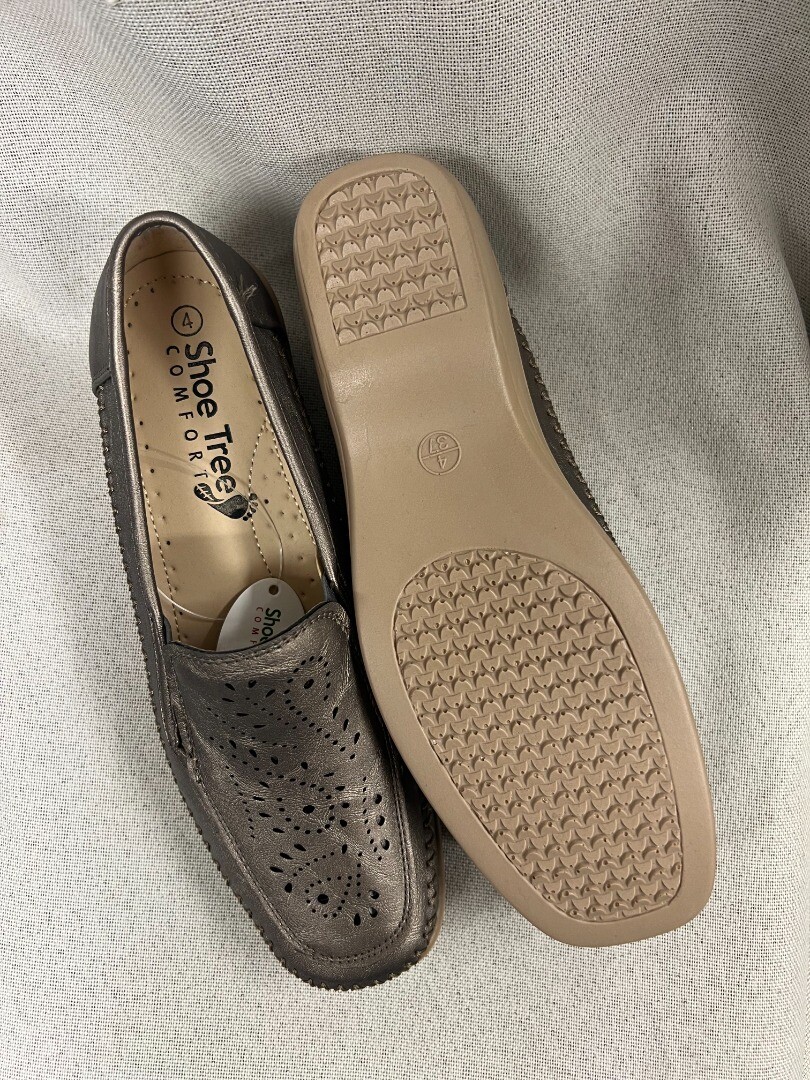 BNWT Ladies SHOE TREE Comfort Bronze Metallic Flat Shoes Size 4 CG