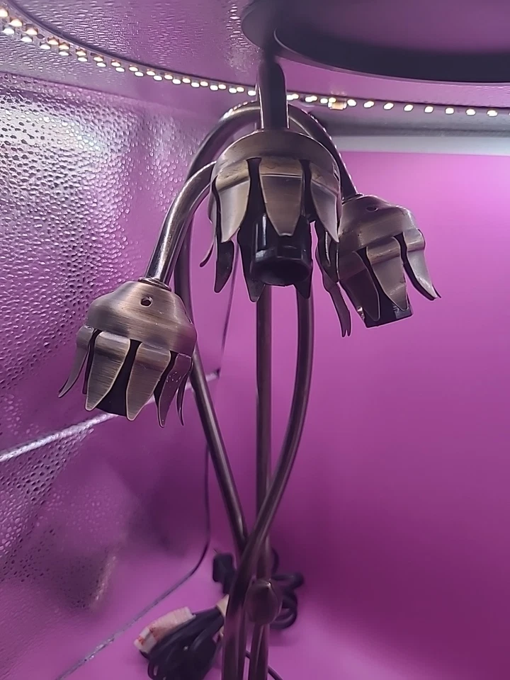 Tiffany Style Pond 3 Lily White Accent Table Lamp MCM Inspired 16” Tall - Image 2 of 4