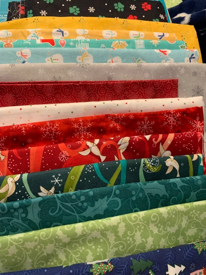 14FQS bundle of a variety of Holiday prints, new, 100% cotton - Image 2 of 4