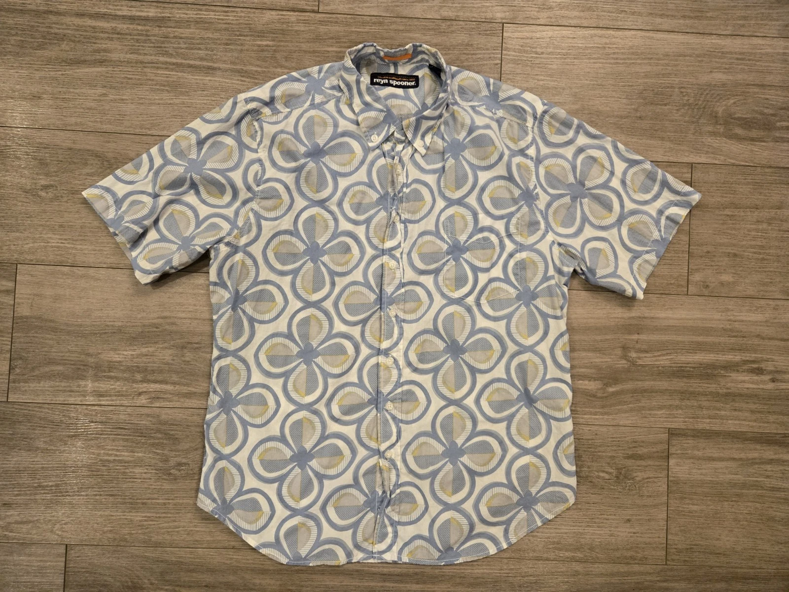 Reyn Spooner Hawaiian Aloha Floral Island Shirt Mens Large Button Up Lightweight
Opens in a new wind