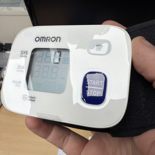 Omron RS1 Wrist Blood Pressure Monitor - Afbeelding 5 van 13