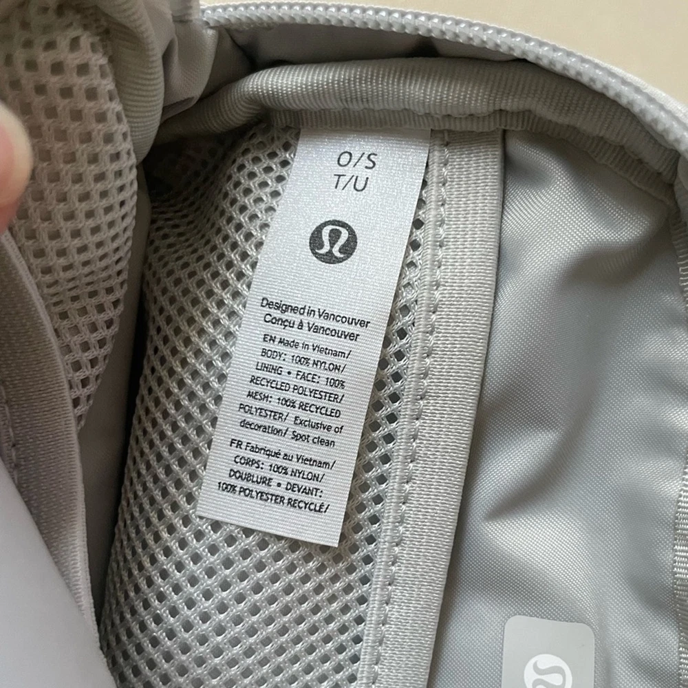 Everywhere Belt Bag Ripstop in Silver Drop