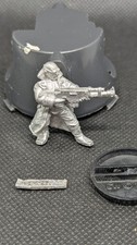 Vintage 1995 Warhammer 40k Necromunda Ganger Figure Unpainted Broken Base GW