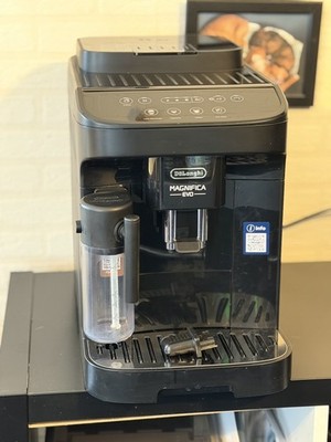 DeLonghi Magnifica Evo Kaffeevollautomat ECAM290.51.B selten benutzt 