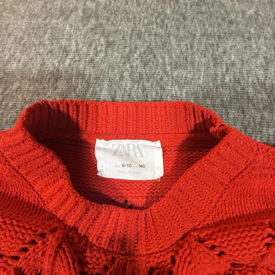 Lindo suéter ZARA feminino malha vermelha gola redonda padrão texturizado, tamanho 9-10 B13 - Imagem 2 de 4