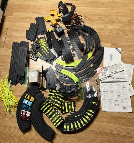 Tyco Slotcar Rennbahn Set Teile Zubehör Power Packs Controller + 5 Autos