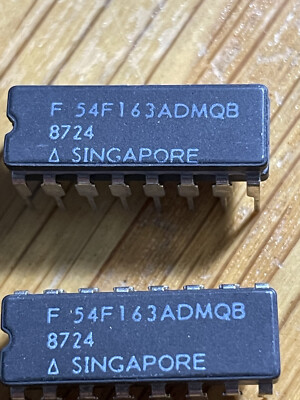 One FAIRCHILD 54F163ADMQB Synchronous Presettable Binary Counter in CDIP16 case.