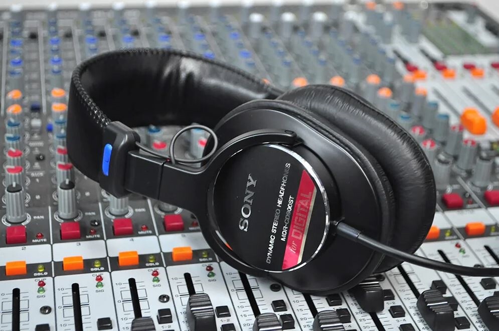 MDR-CD900ST Official SONY sealed studio monitor headphone / From