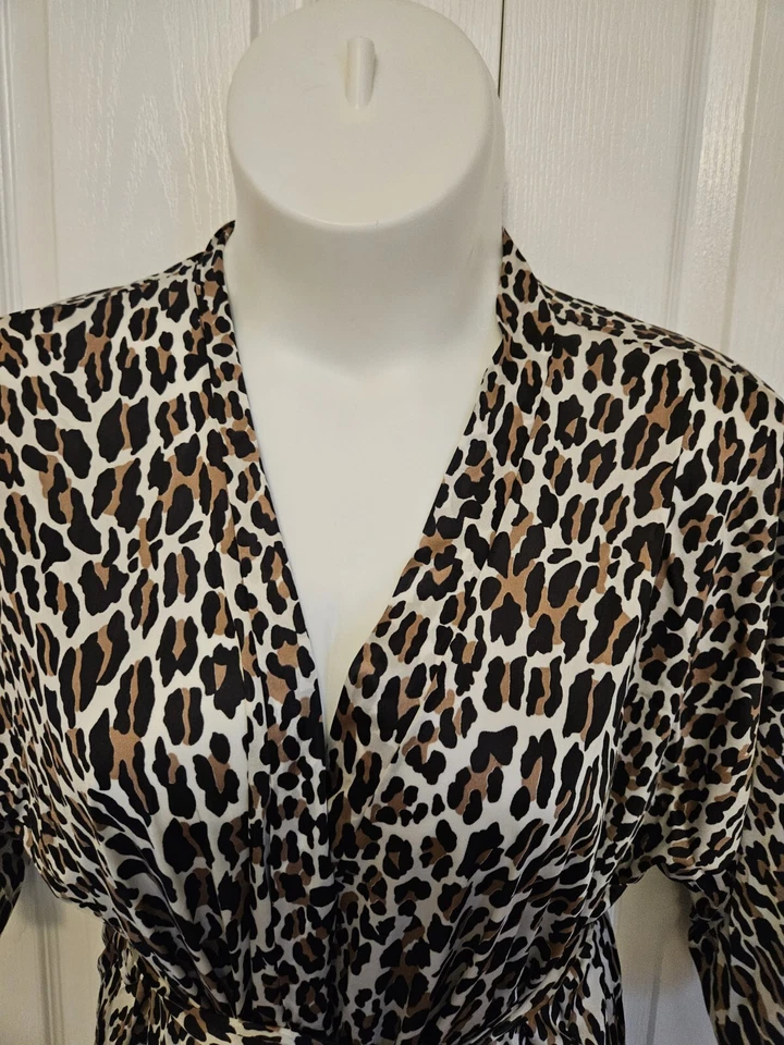 复古 Vanity Fair 猎豹印花领带腰短长袍,尺寸 L — 第 3/4 张图片