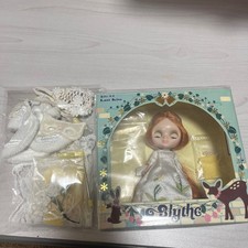 Petite Blythe CWC Exclusive Last Kiss Doll Figure Boxed White dress Collectible