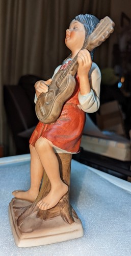 Vintage 9.5" Porcelain Barefoot Guitar Girl Figurine Sitting on Tree Stump - Picture 4 of 8
