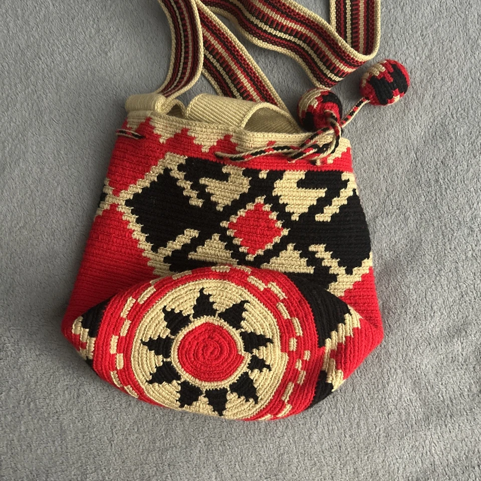 Auténtico Bolso Wayuu Mochila Colombiano Bandolera de Hombro Cartera Boho Rojo y Negro Foto 2 de 4
