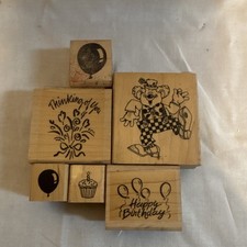Lot mixte timbres artisanaux montés bois et caoutchouc ballons anniversaire cupcakes clowns