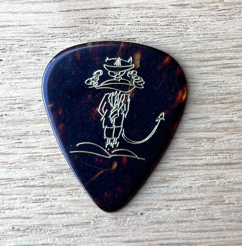 AC/DC Angus Young Signature Caricature Tour usato plettro chitarra tartaruga ACDC - Foto 2 di 4