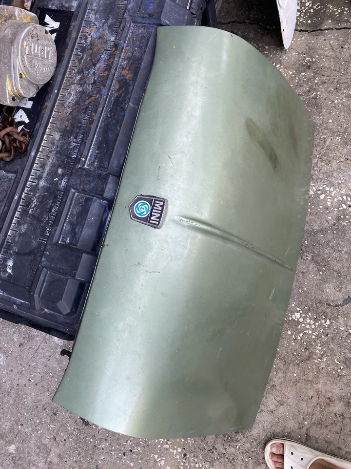 OEM Vintage Green Hood 1959-1963 Austin Mini Cooper (FB5) con emblema usado Foto 4 de 4