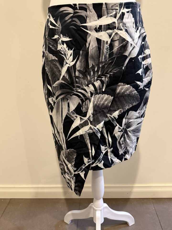 Portmans Monochrome Tropical Floral Cotton Wrap Style Asymmetrical Skirt 12