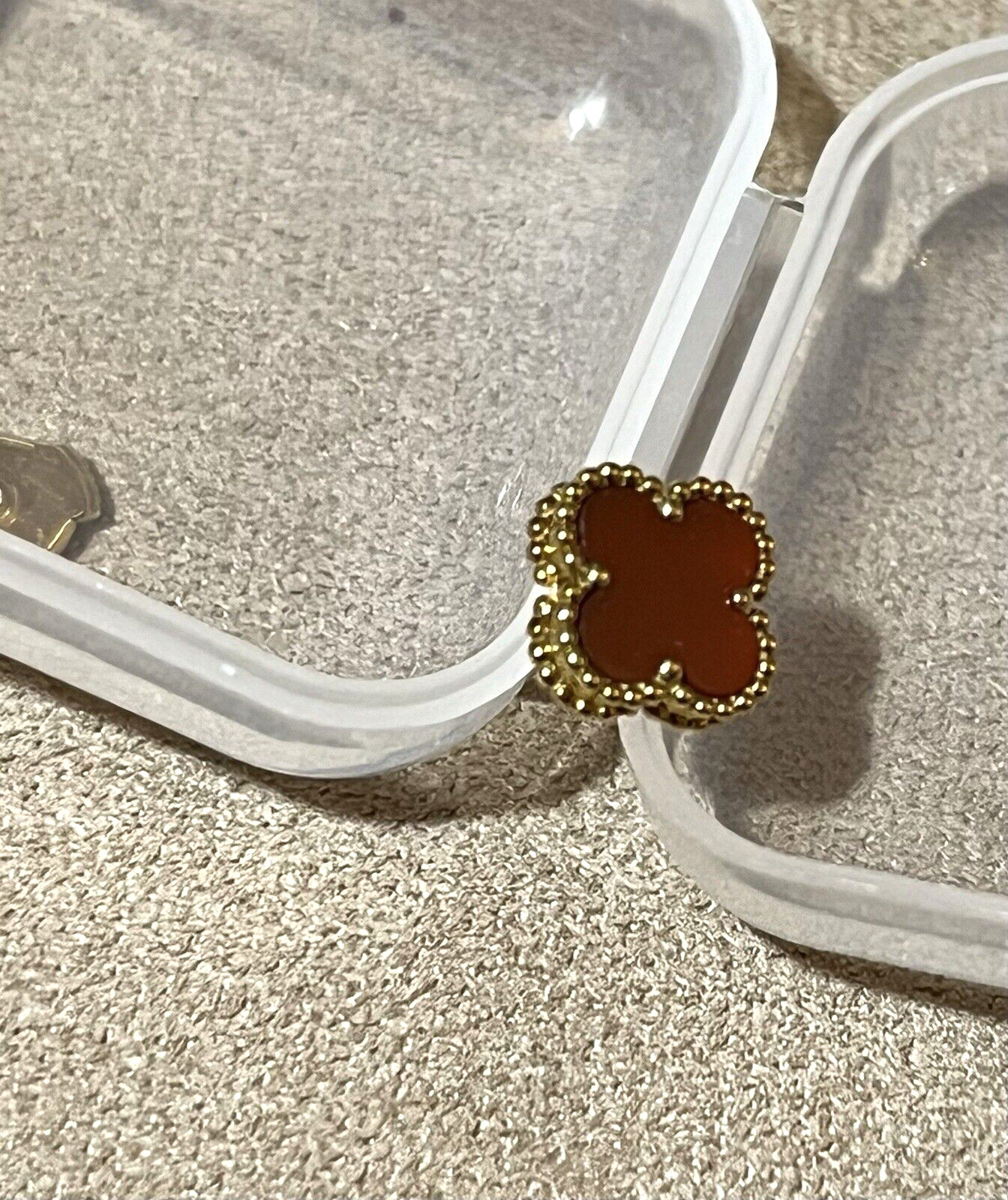 VAN CLEEF & ARPELS  SINGLE EARRING CARNELIAN 18K … - image 1