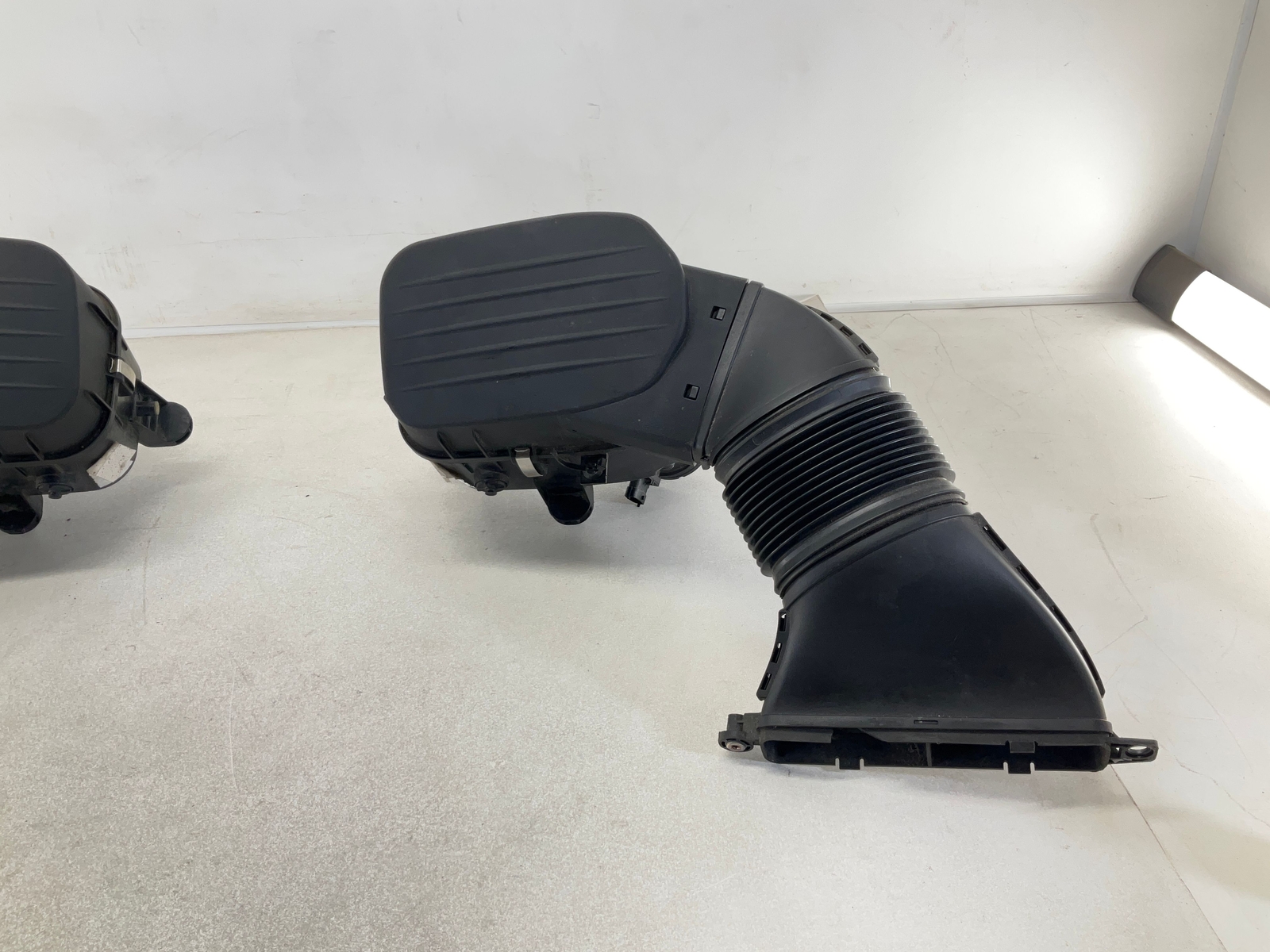 17-20 MASERATI Levante Left Driver & Right Passenger Air Cleaner Box w/ Duct