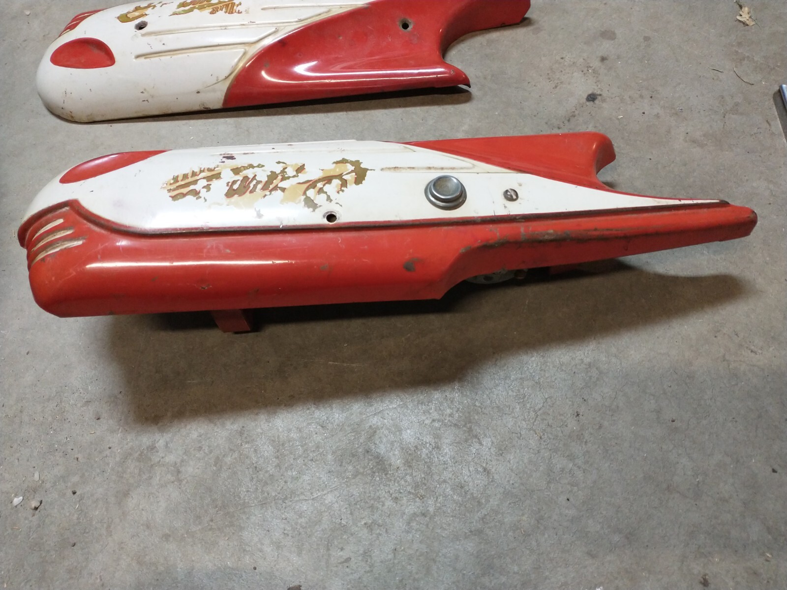 Vintage 1950s Columbia Fire Arrow Bicycle Horn Tank with original paint