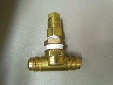 Spraying Systems 1/4 LNN Atomizing Hydraulic Nozzle Mounted in tee, Never used