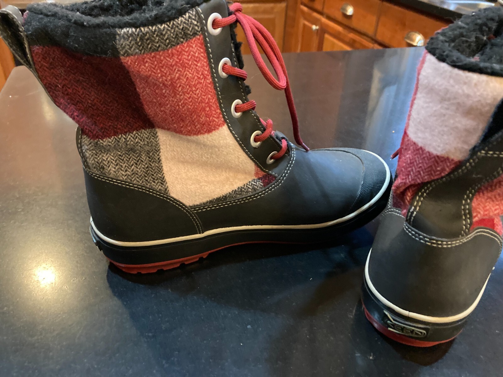 KEEN ELSA SHERPA STIVALI A QUADRI IN LANA NERA E ROSSA IMPERMEABILI