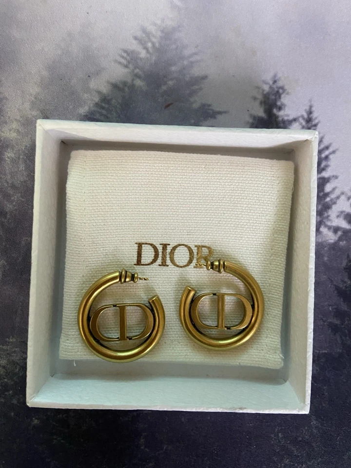 Pendientes Dior 30 Montaigne Foto 2 de 4