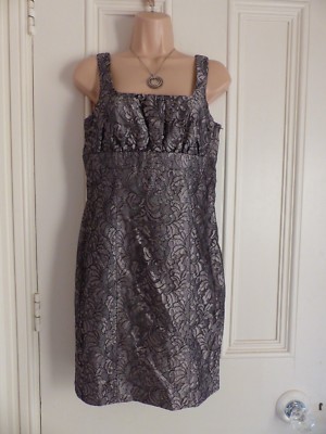 Next Petite Gr. 8 schwarz Spitze ärmellos tailliert Bleistiftkleid mit Goldfutter