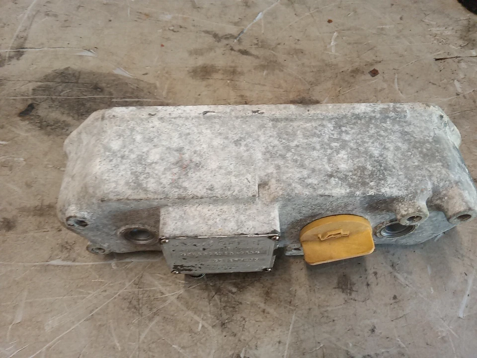 Tractor John Deere 455 * YANMAR 3TNA72UJ3 * CUBIERTA DE VÁLVULA  Foto 2 de 3