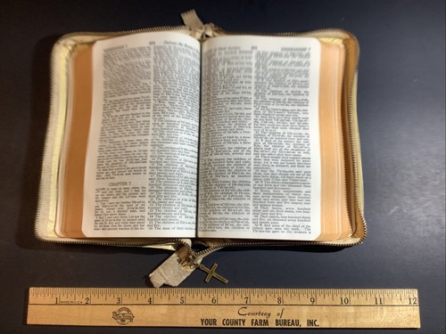 VINTAGE HOLY BIBLE Old & New Testament Zip Around Case Red Letter.vintage Great - Picture 3 of 6
